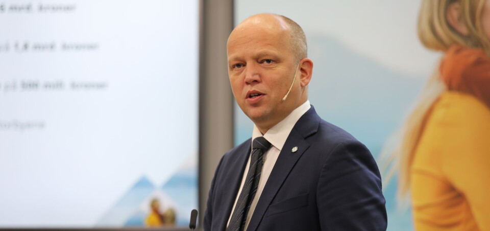 Finansminister Trygve Slagsvold Vedum sørger for at EUs direktiv om bærekraftsrapportering innføres i norsk lov – uten å vente på EØS.