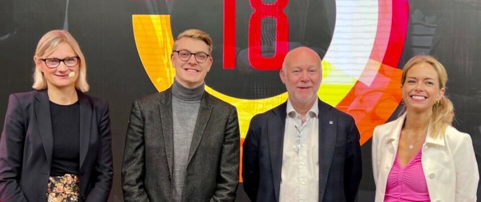 Hanne Løvstad (til venstre), leder for bærekrafts- og klimatjenester i PwC, sammen med kollega og rapportforfatter Erlend Bjørklund (tredje fra høyre). Til høyre står Bernhard Mauritz Stormyr, VP Sustainability Governance i Yara International og Nelly Flatland, global bærekraftsdirektør i Atea, som representerer to av årets klimavinnere.