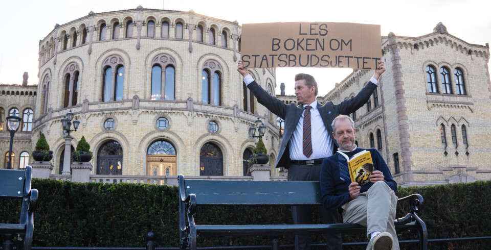 Jørgen Næsje (t.v.) og Halvor E. Sigurdsen er forfatterne bak 'Boken om statsbudsjettet'.