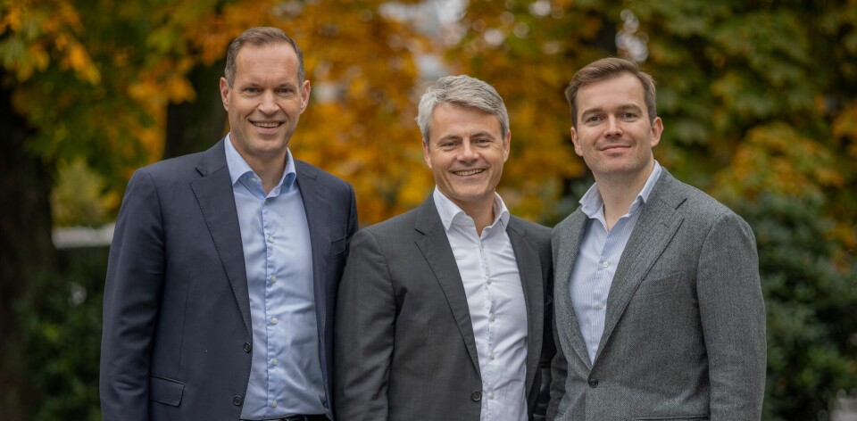 Det tyske PE-fondet Castik, her representert ved investeringspartner Simen J. Opsahl (t.h), vil fremover eie 55 prosent av livsverket til Knut Grotli (t.v.) og Andreas Vik.