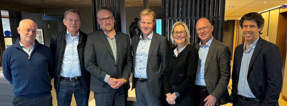 Revisorer leverte akkurat like få MT-meldinger til Økokrim i årets tredje kvartal som de gjorde i andre kvartal. Da er det ikke rart at en delegasjon fra Økokrim nylig gjestet Revisorforeningen for å få fart på dette arbeidet – med en egen hurtig-guide for revisorer. Fra venstre: Fagdirektør Geir Kjetil Finneide i Økokrim, spesialetterforsker Morten Bamble i Økokrim, fagdirektør Kai Morten Hagen i Revisorforeningen, økokrimsjef Pål Lønseth, adm. direktør Karen Kvalevåg, fagsjef rammevilkår Espen Knudsen og fagsjef revisjon Ruben Bjerketveit fra Revisorforeningen.