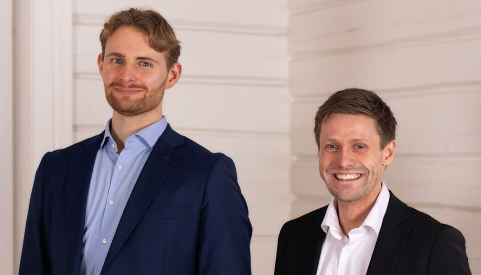 Simen Andrè Hjortland (t.v.) og Kristian Fjellheim er to tredeler av staben ved RSMs nyetablerte kontor i Kragerø.