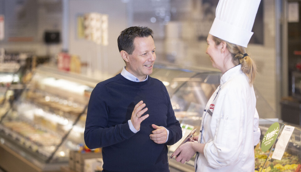 Da NorgesGruppen gikk fra Deloitte til EY, var det et av de to største revisorbyttene i Norge i fjor. På dette arkivbildet snakker konsernsjef Runar Hollevik i NorgesGruppen med ferskvareansvarlig Ane Eriksen Lierhagen på MENY Skøyen.