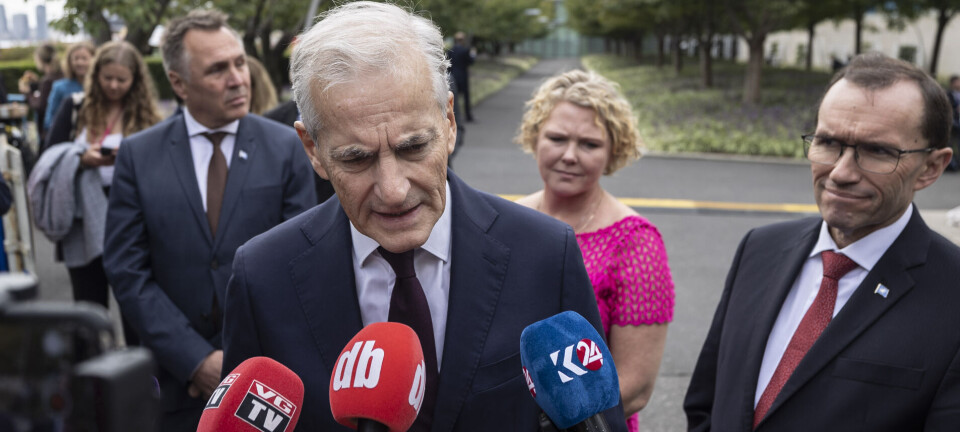 Det er stor enighet om regjeringens støtte til sanksjonene mot Russland og Belarus, men hva betyr det i praksis for revisors bidrag til å påse at sanksjonene etterleves? Her bla. statsminister Jonas Gahr Støre og utenriksminister Espen Barth Eide etter et møte i FN høsten 2024.