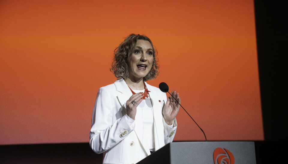 Digitaliserings- og forvaltningsminister Karianne Tung er fornøyd med at de klare føringene departementene fikk om lønnsvekst blant lederne ble fulgt opp. Hun er her fotografert under et innlegg ved Arbeiderpartiets landsmøte i april 2025.