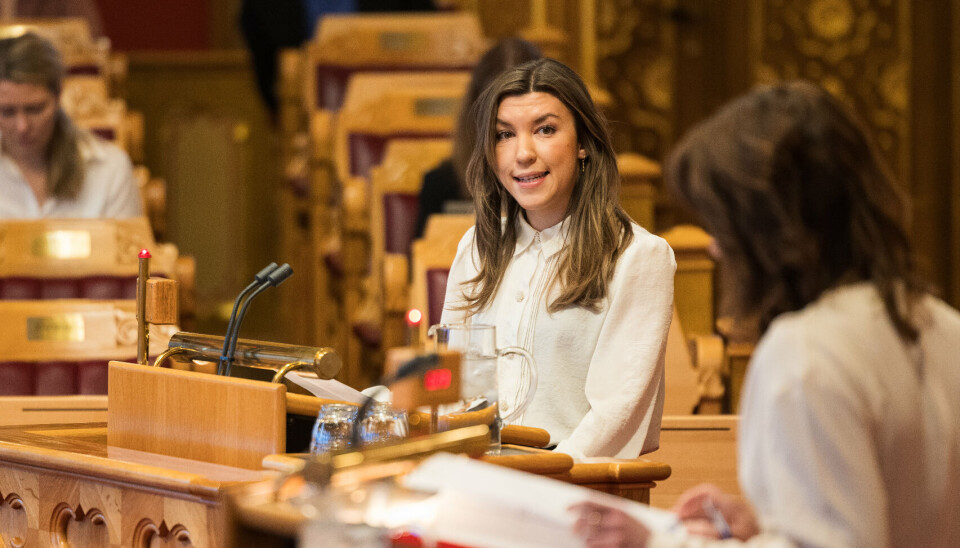 I april spurte Anna Molberg (H) næringsminister Cecilie Myrseth om regjeringen vet hva det koster norsk næringsliv å etterleve lover og regler. Bildet viser Molberg under Stortingets spørretimen, men i en annen sammenheng.