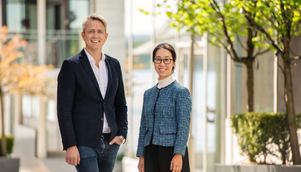 Australske Maggie Yang er ny partner i Corporate Communications (CC). Her med styreleder og medgründer Håkon M. Rønning.