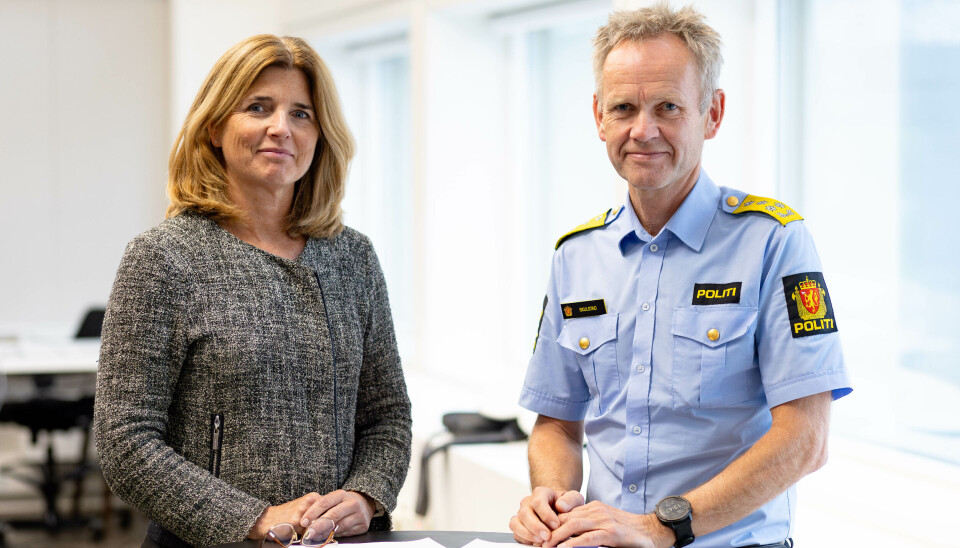 – En formalisert avtale om samarbeid mellom Skatteetaten og politiet er et viktig tiltak i bekjempelsen av skatte- og avgiftskriminalitet, sier politidirektør Håkon Skulstad. Til venstre skattedirektør Nina Schanke Funnemark.