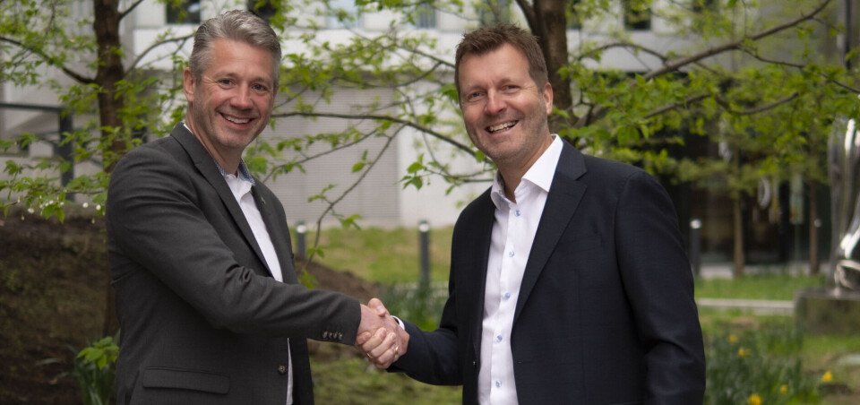 Interim CEO i Azets Arne Norheim (t.v.) tilbyr nå kundene å bruke Xledger. Det er Ove Jørgen Carlsen, CEO i Xledger Norge, svært fornøyd med.