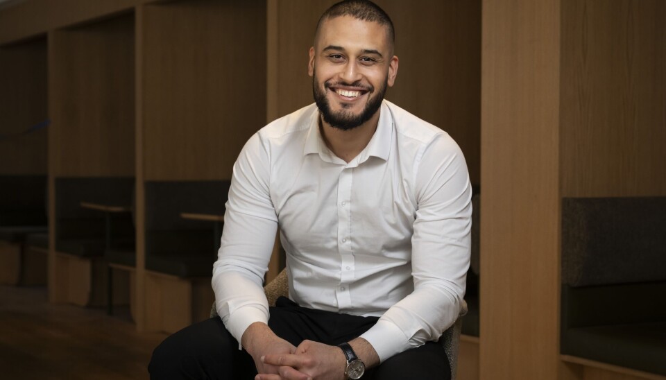 Sinan Al-Janabi fulgte i sin fars fotspor da han valgte revisorstudiet. – Jeg begynte på studiene og likte det godt, forteller han.