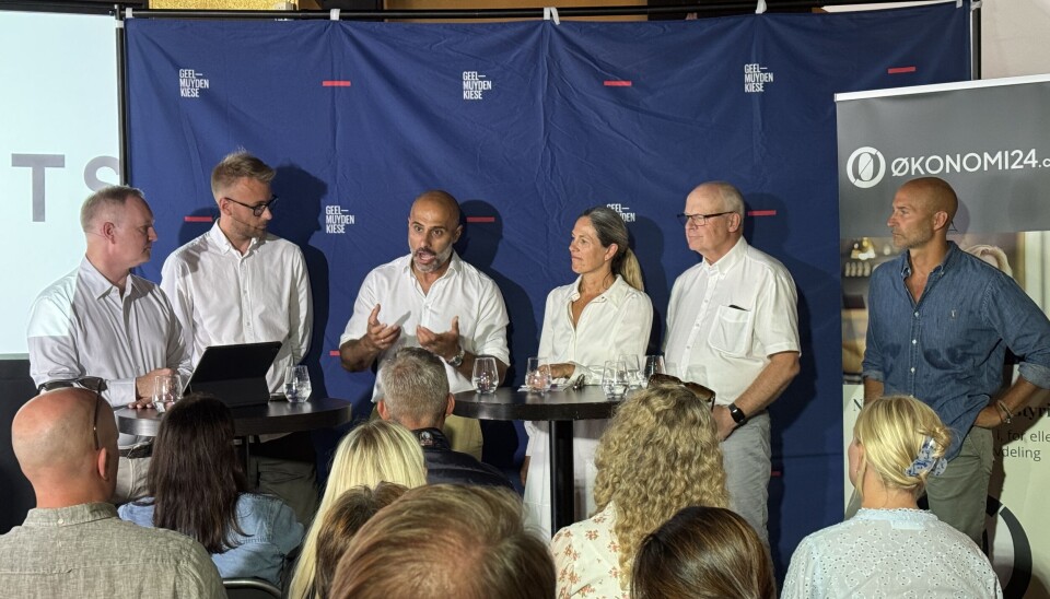 Økonomi24-panelet i Arendalsuka: Fra venstre Espen Kvalheim i Økonomi24, Simen Ingebrethsen i Stø, Mahmoud Farahmand i Høyre, Hege Hagen i Vipps, Randulf Bakken i Azets og Kristian Thaysen i Agenda Risk.