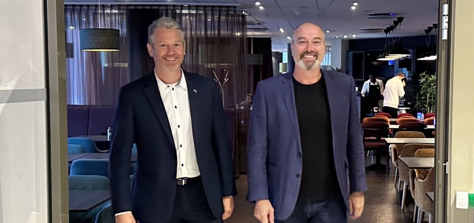 Arne Norheim (t.v.) leder Azets virksomhet i Norge, mens Chris Horne er konsernsjef i Azets. Fotografert under et Norgesbesøk i august 2025