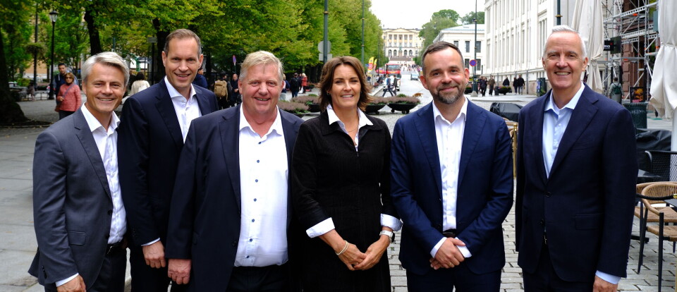 Og derrrr... var Aider Legal representert med advokatkontor i alle de fire største byene i Norge. Fra venstre: Andreas Vik (gründer og daglig leder i Aider), Knut Grotli (gründer og arbeidende styreleder i Aider), Harald F. Strandenæs (gründer og daglig leder i Advokatfirmaet Strandenæs), Marit Monsen (daglig leder i Magnus Legal), Øivind Henrik von Mehren (styreleder i Magnus Legal) og Trond Ingebrigtsen (daglig leder i Aider Legal).