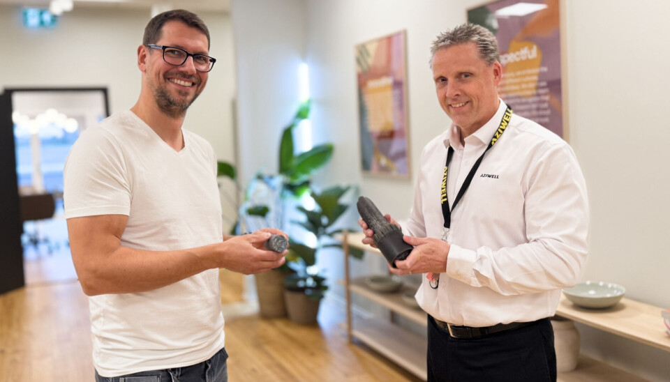 Noe av det spesielle med Aziwells teknologi, som Helland her viser frem sammen med Chief Mechanical Officer Nicholas Morin, er at boret kan styres mens det er inne i fjellet.