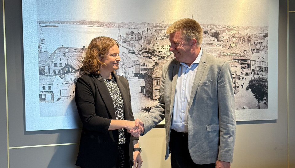 Daglig leder Anne Gudrid Tomterstad i Crowe Partner Revisjon utvider i Stavanger gjennom å kjøpe Stavanger Revisjon, som er under daglig ledelse av Terje Sætrevik.